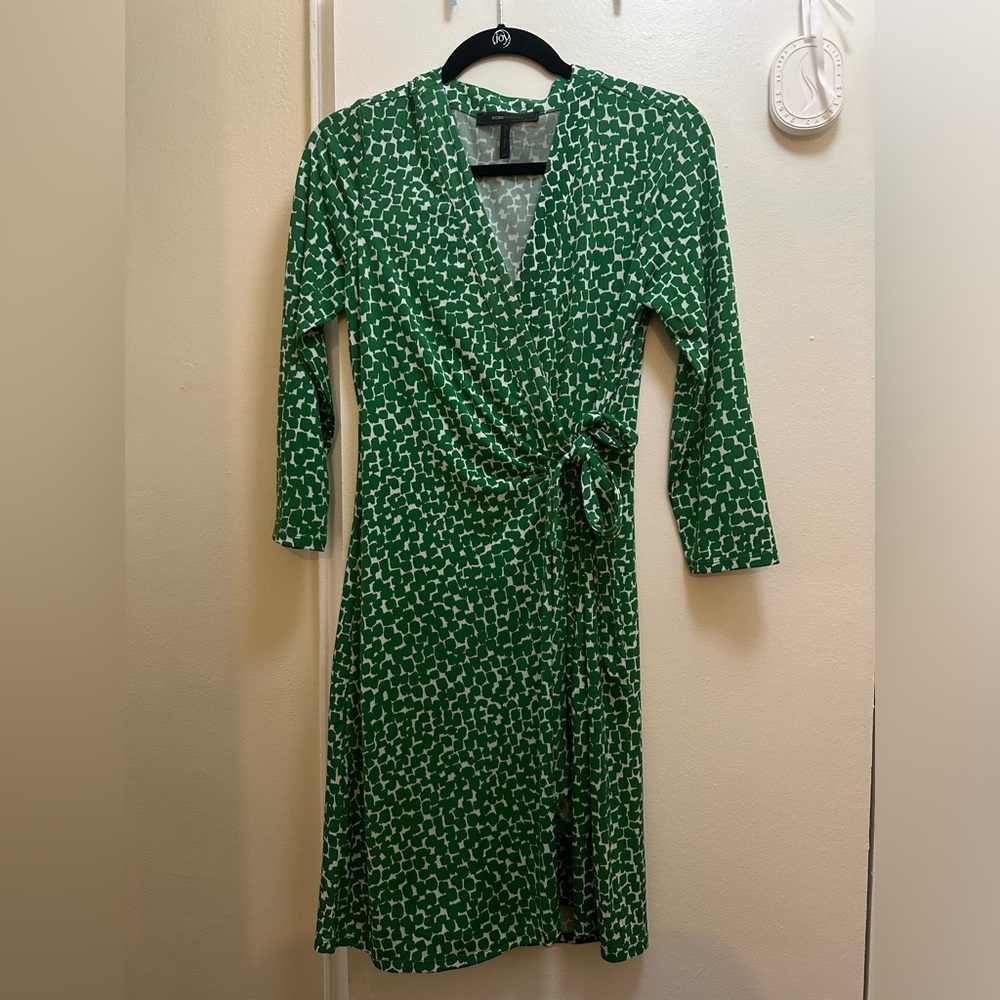 **SALE** BCBG Green patterned wrap dress